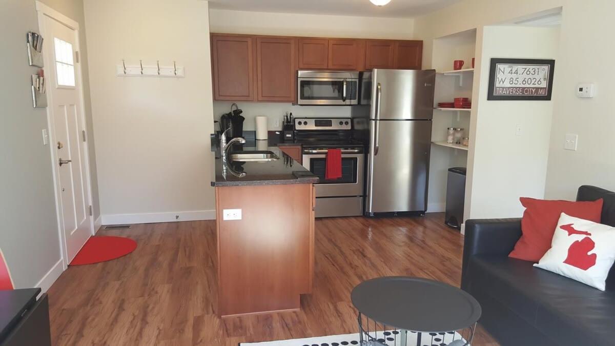 Modern And Pristine Condo -By The Gt Commons Traverse City Exteriör bild