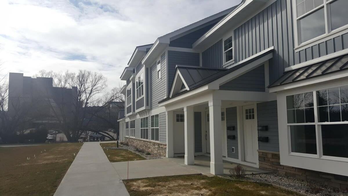 Modern And Pristine Condo -By The Gt Commons Traverse City Exteriör bild